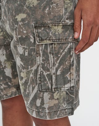Vintage Foliage Camo Baggy Cargo Shorts in Camo Detail3