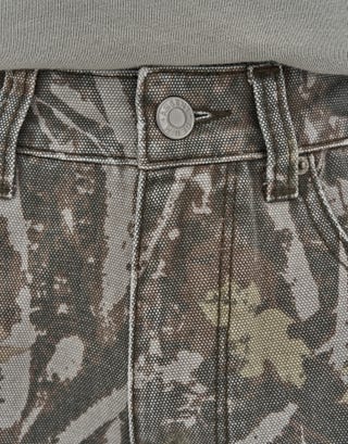 Baggy Vintage Foliage Camo Pants in Camo Detail2