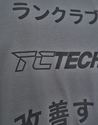 Training Club Tech T Shirt in Titanium Detail2